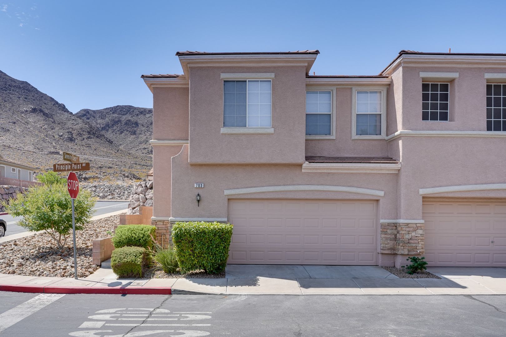 CHARMING 3 BEDROOM TOWN HOME – photo 1