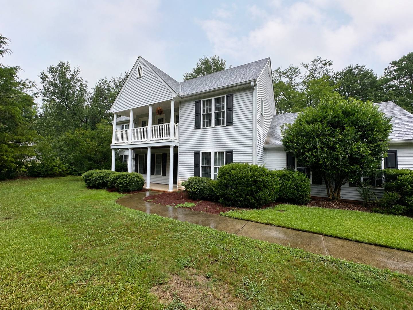 SPACIOUS 3-BEDROOM HOME NEAR CLEMSON UNIVERSITY – photo 1