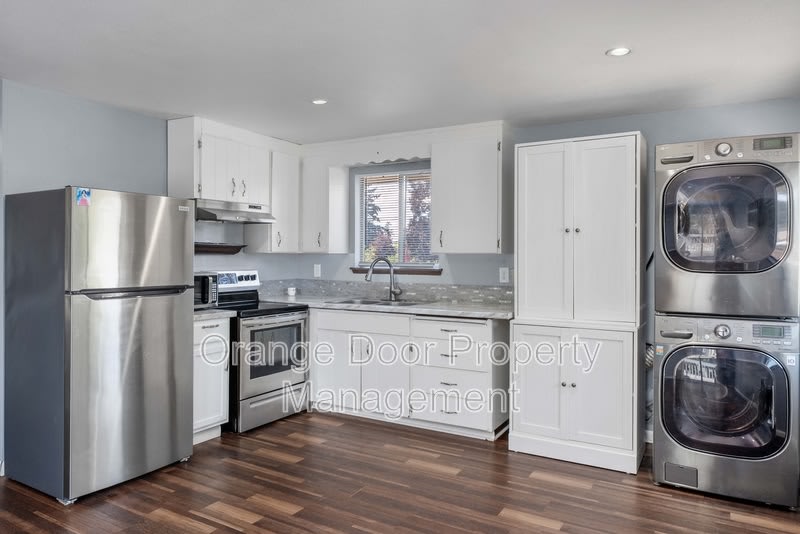 1613 Wheeler Street South – photo 1 of 33
