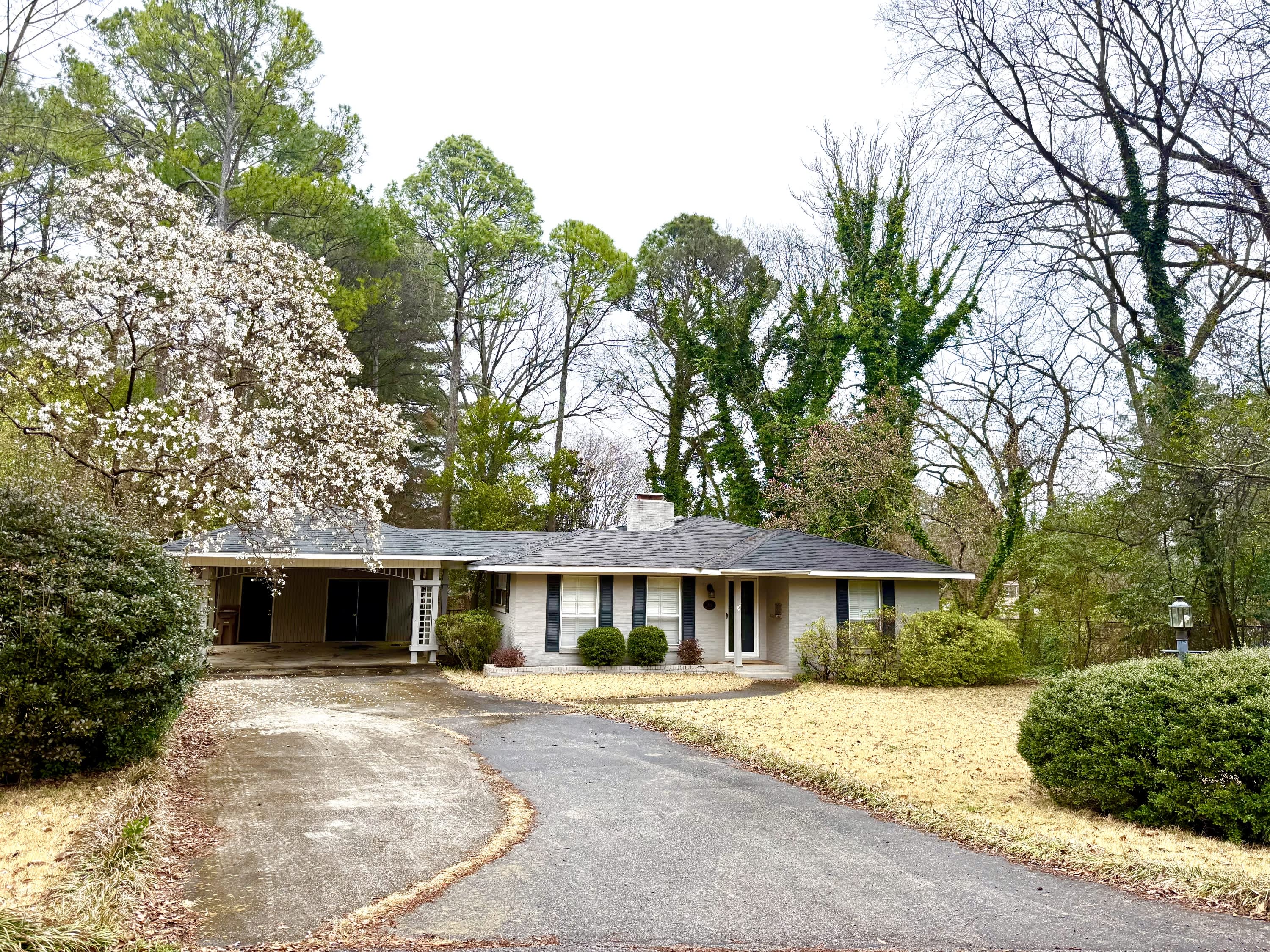 1520 Woodland Street Southeast – photo 1