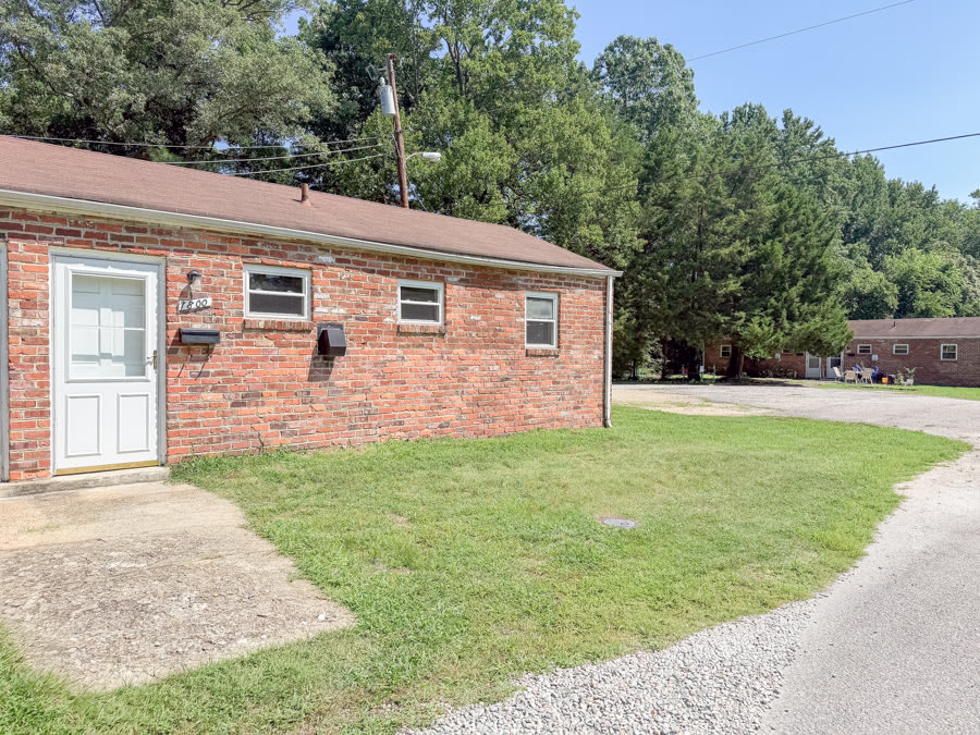 7824 Maris Rd – photo 1 of 12