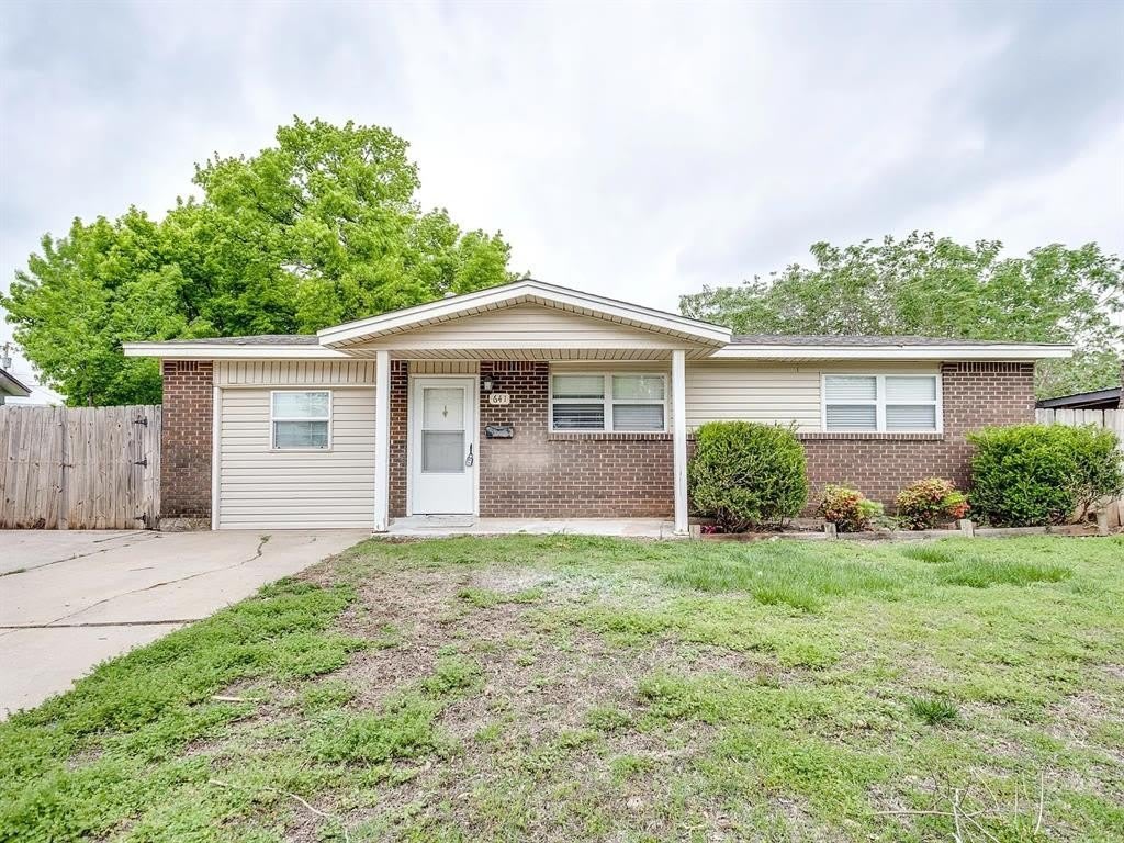 641 SW 15th Street – photo 1