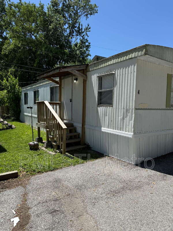 747 Cunningham Ave – photo 1 of 6