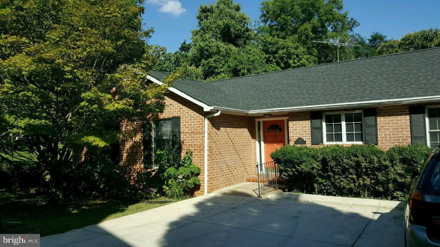 301 Gilmore Street – photo 1 of 3