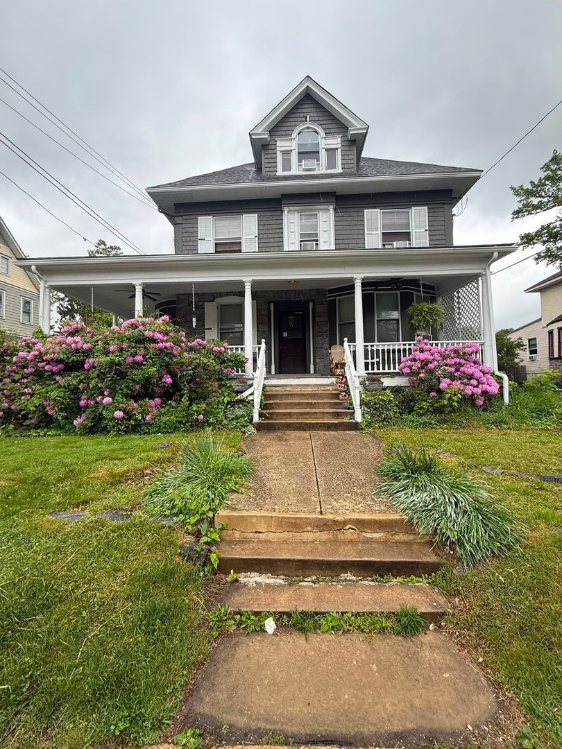 236 W Ridley Ave – photo 1 of 6