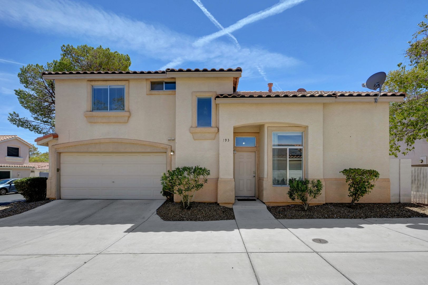 Gated community with Community Pool, THIS IS HOT!!! – photo 1
