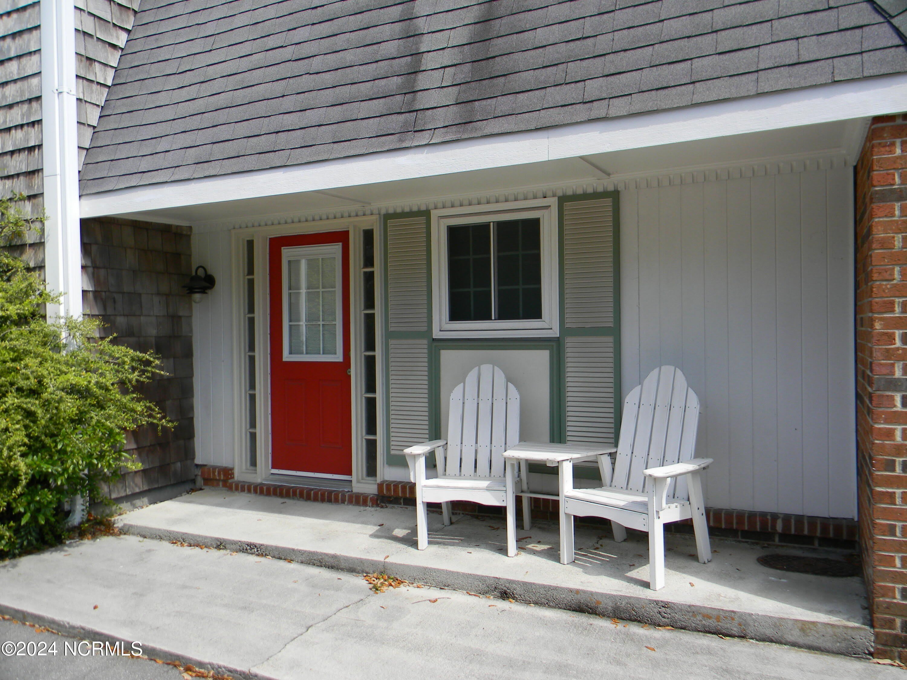 323 Front Street – photo 1 of 14