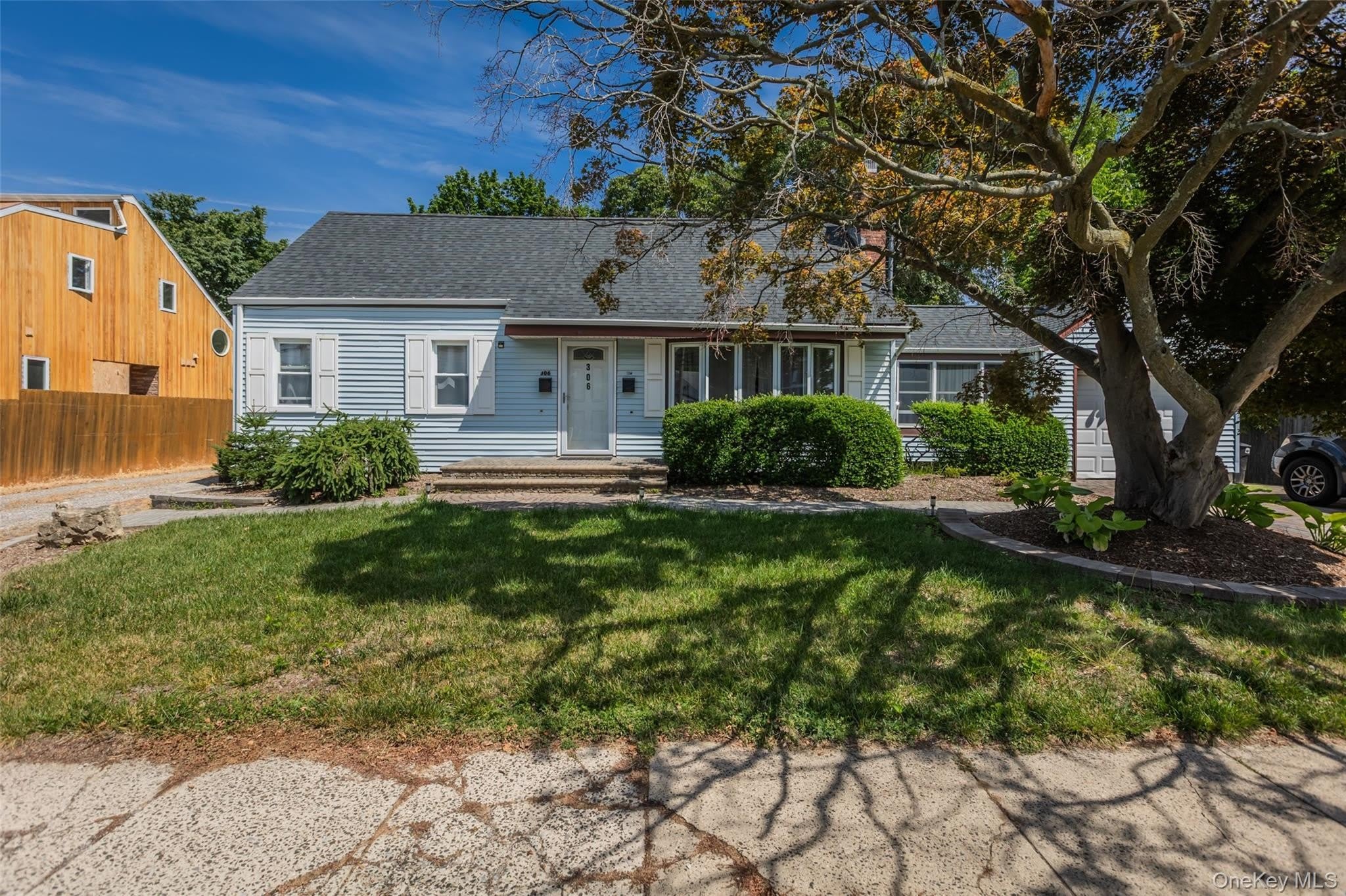 306 5th Avenue – photo 1 of 10