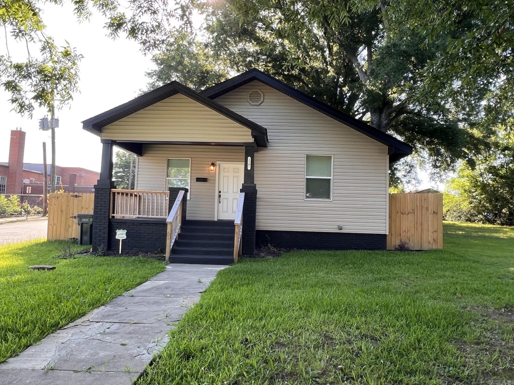 2501 S Maple Street – photo 1