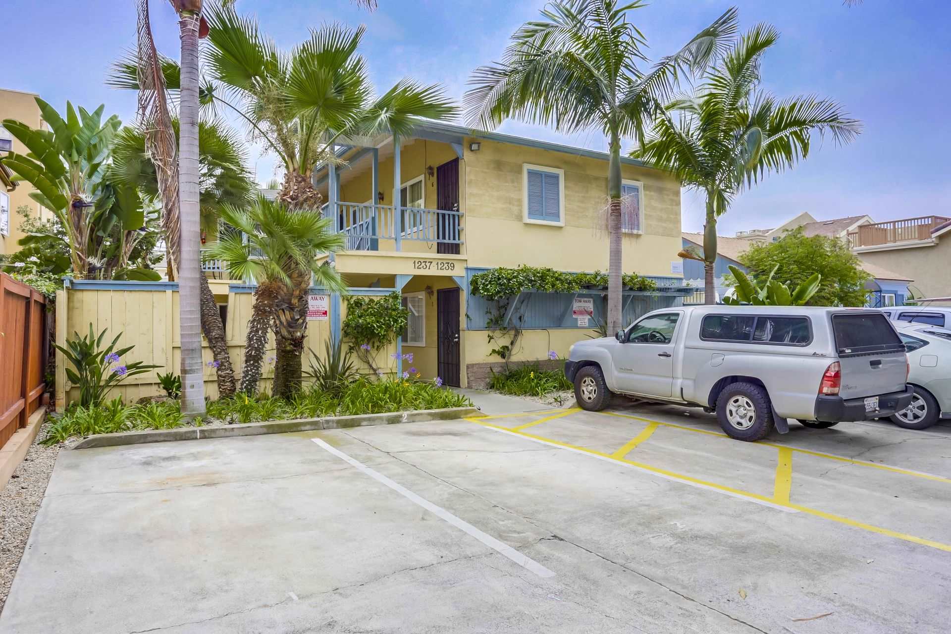 Studio in Pacific Beach Apartment Community – photo 1