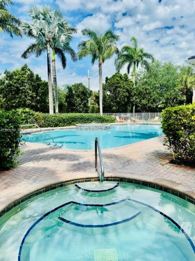 556 Nw 39Th Cir Townhouse 556 Boca Raton Fl 33431 – photo 1