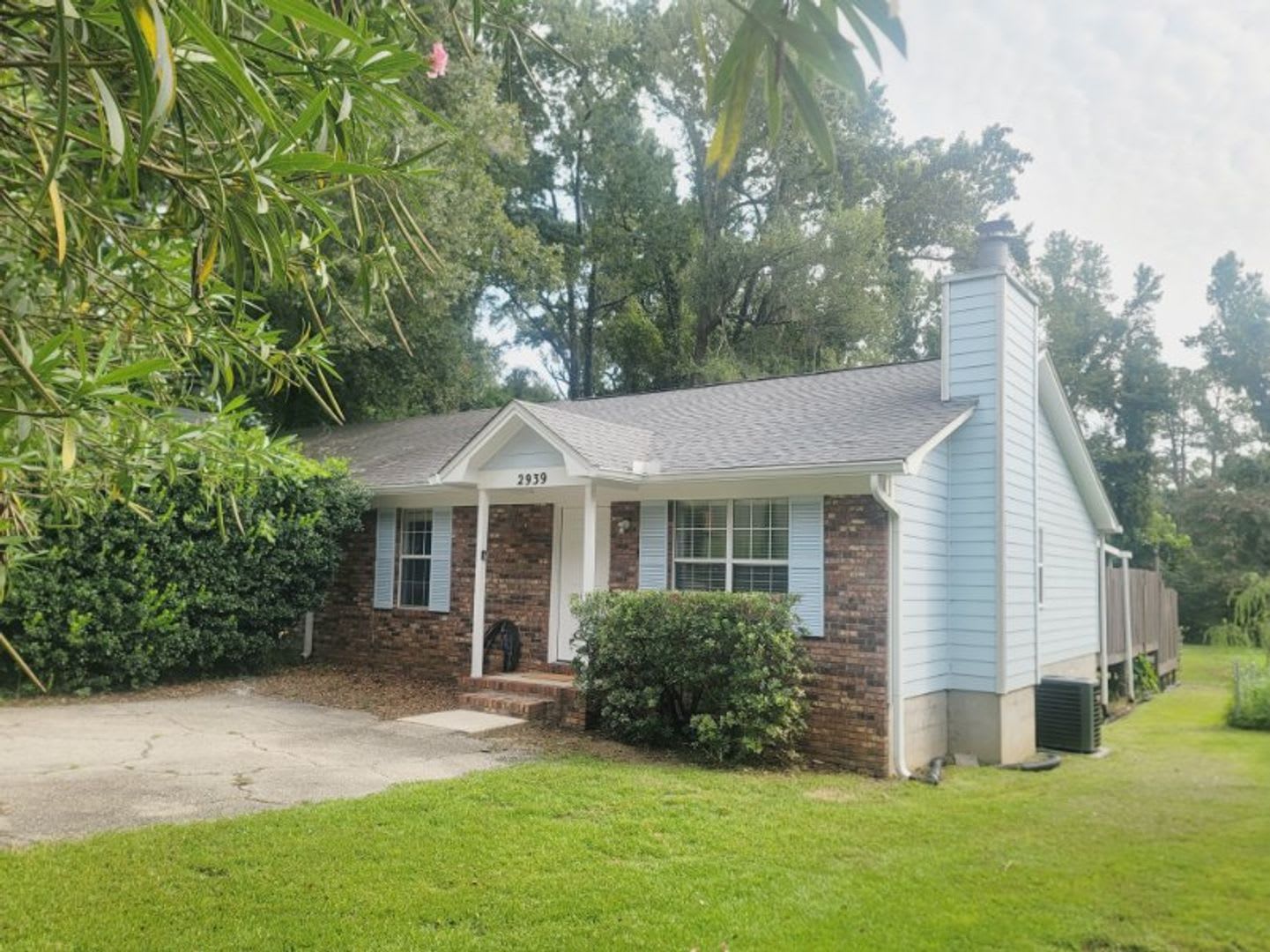 Gorgeous Se 2 2 W Huge Yard Deck Washer Dryer New Paint Lawn Maint Inc Avail Now For 1500 Month – photo 1