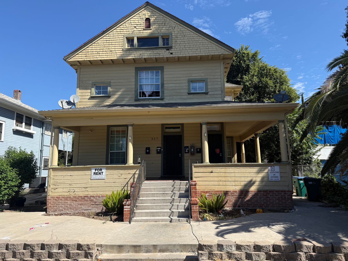 327 E Acacia St – photo 1 of 130