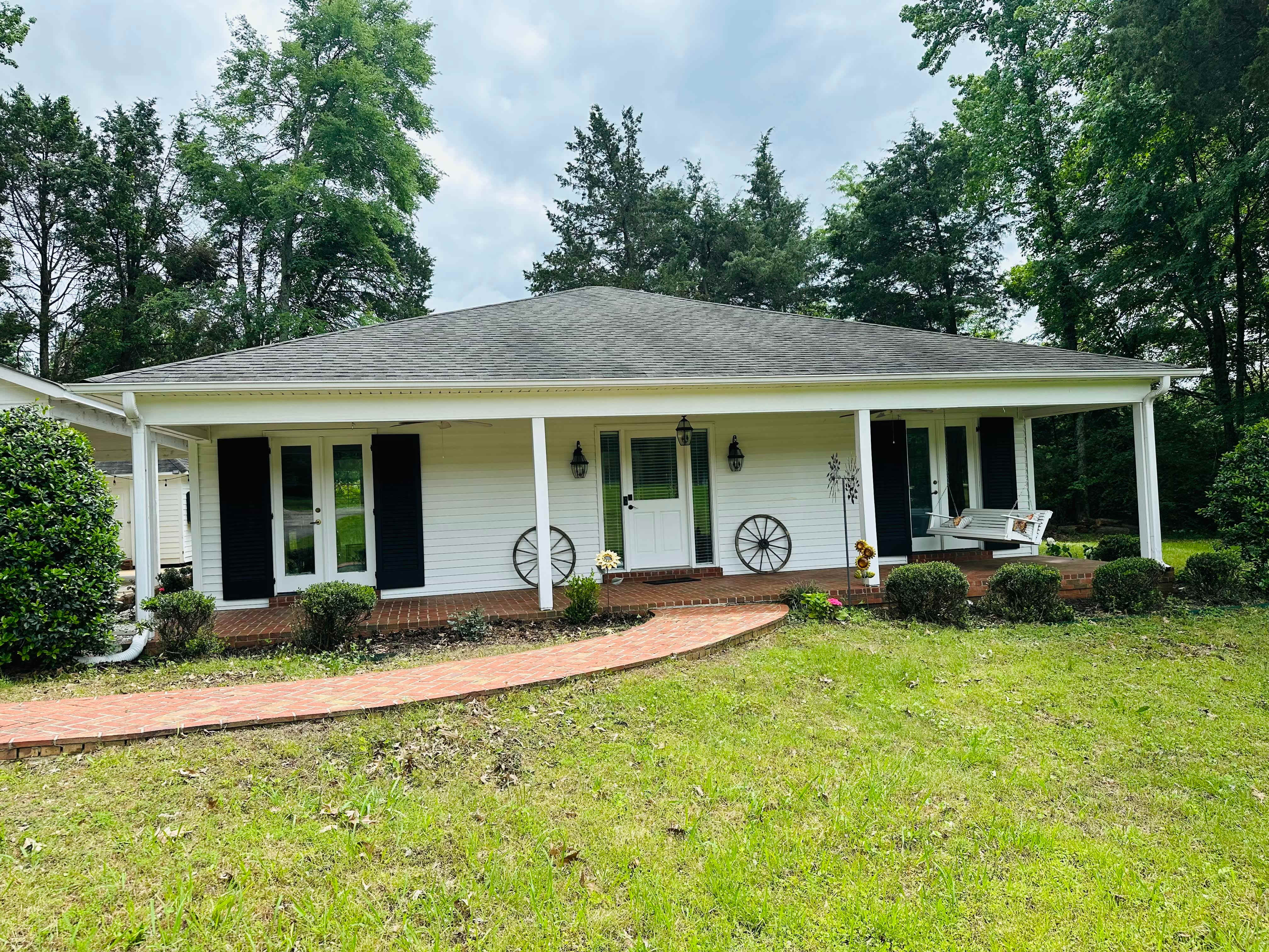 11887 E Holmes Rd – photo 1 of 261