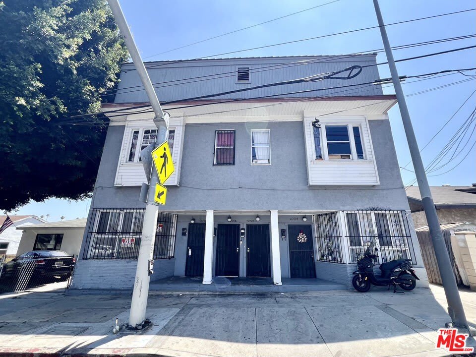 3260 E 4th St – photo 1