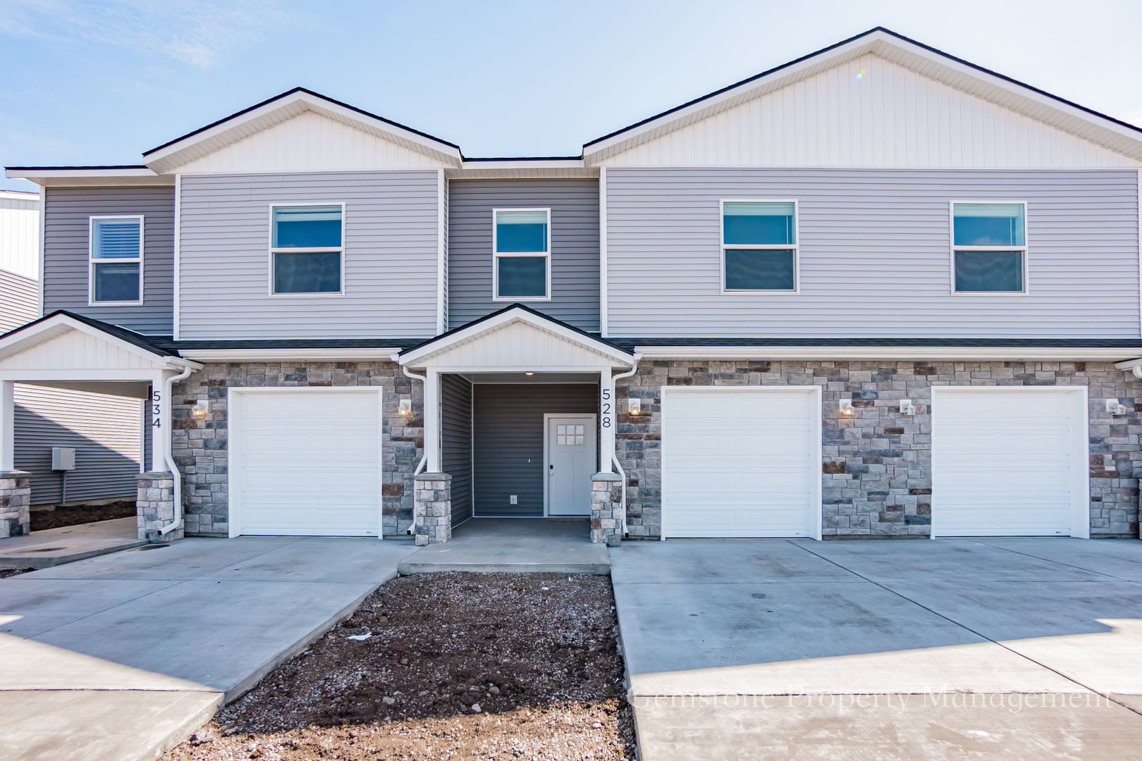 Darling 3 Bed 2 5 Bath Townhome Located In Sugar City Id – photo 1 of 15