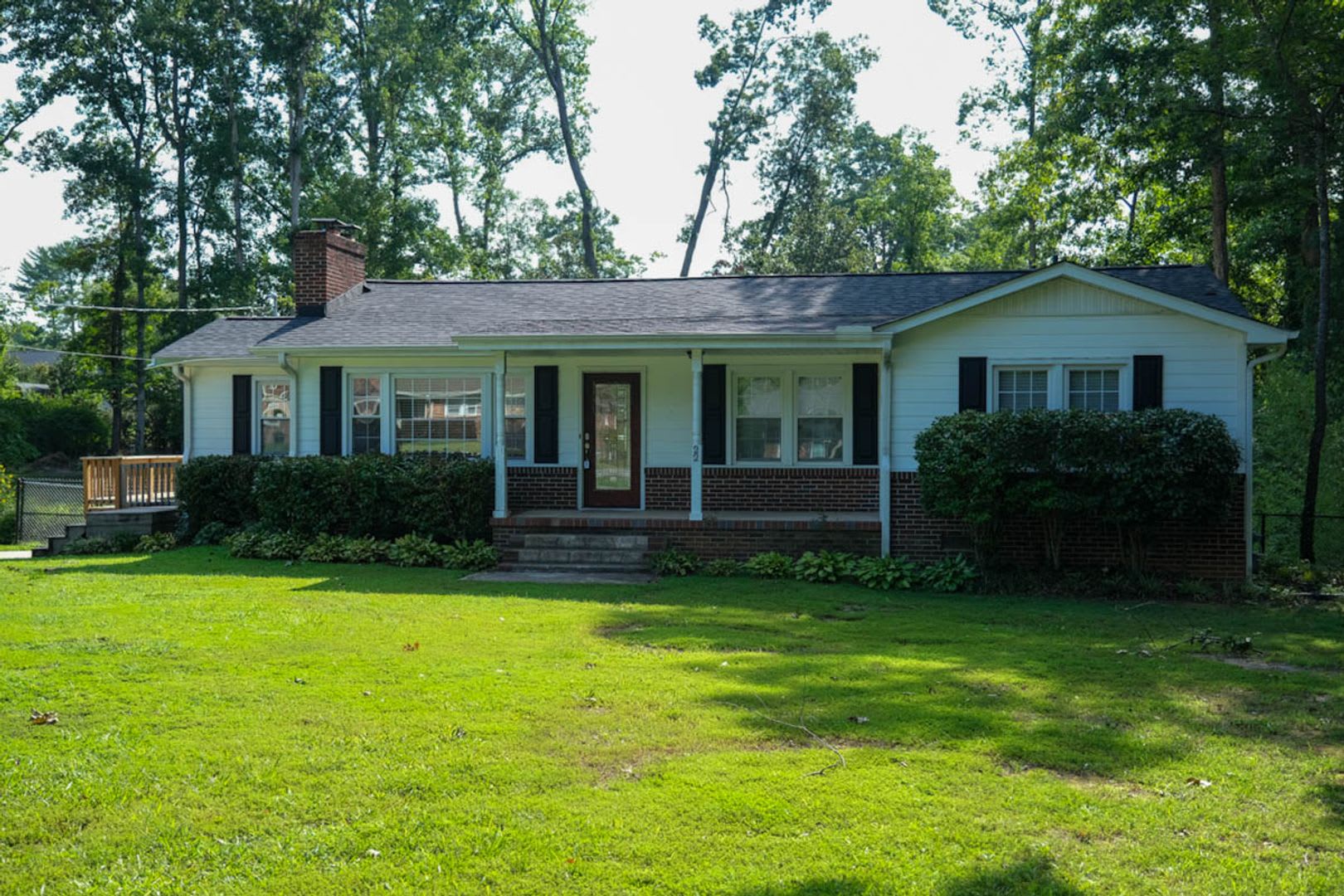 3 Bedroom, 2 Bath house with fenced yard! – photo 1
