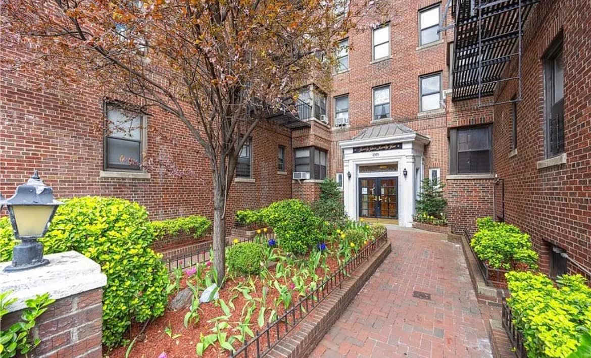 2375 Ocean Ave Apt 2E – photo 1