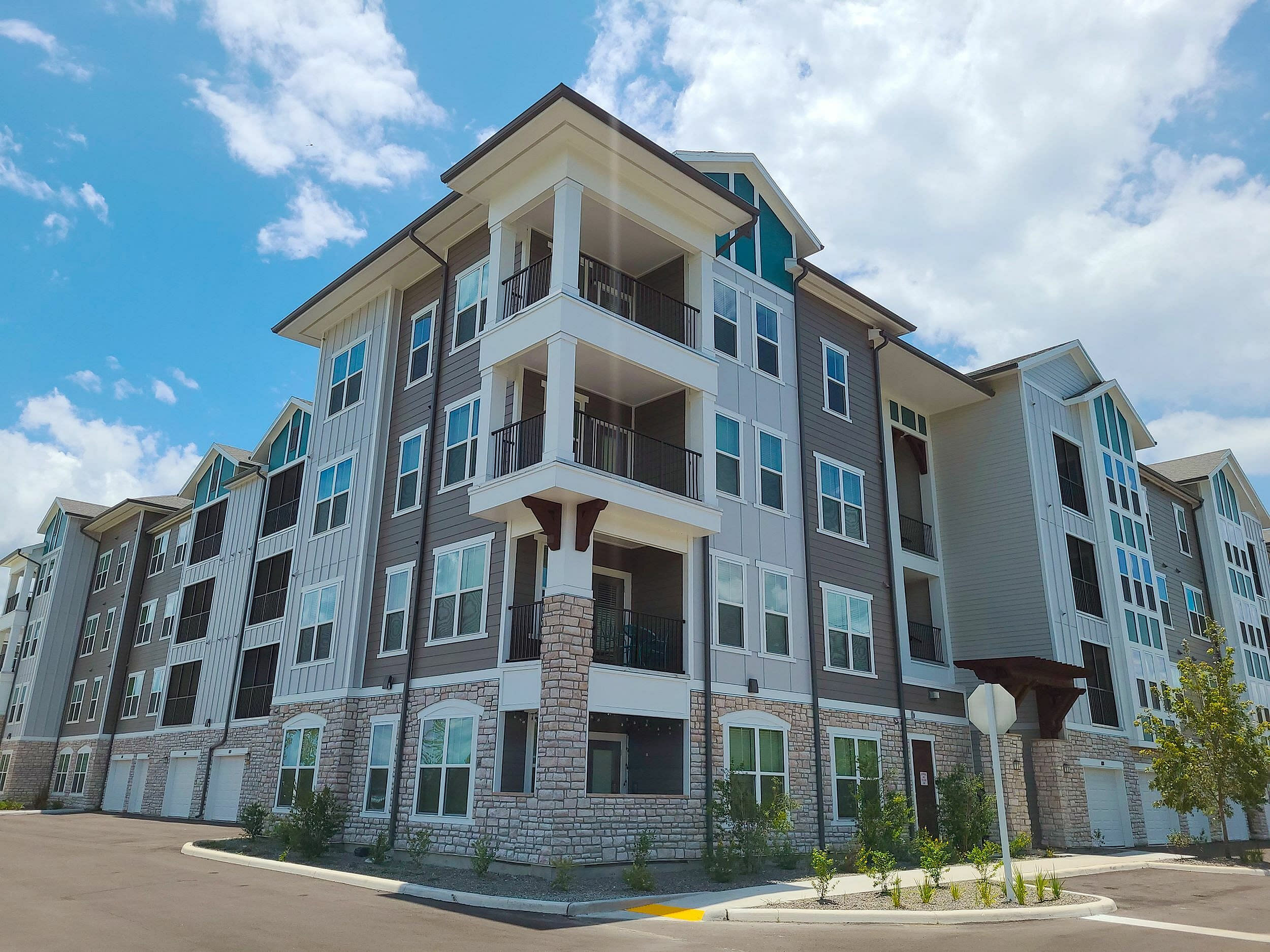 Maeva Modern Apartments – photo 1 of 33