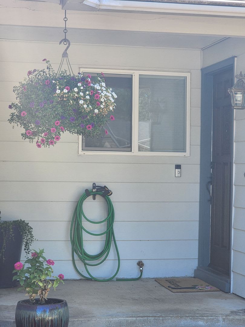 Pet Friendly, Single-Level, Attractively Updated Home in NE Newberg – photo 1