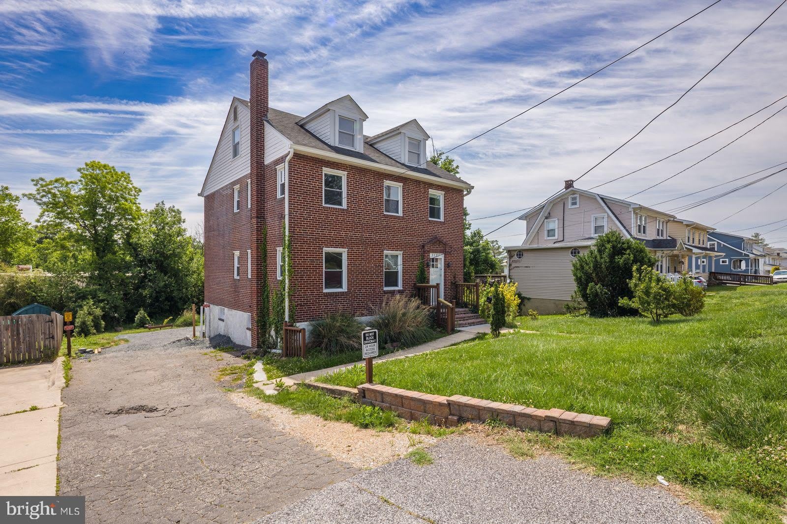 5107 LEEDS Avenue – photo 1 of 10