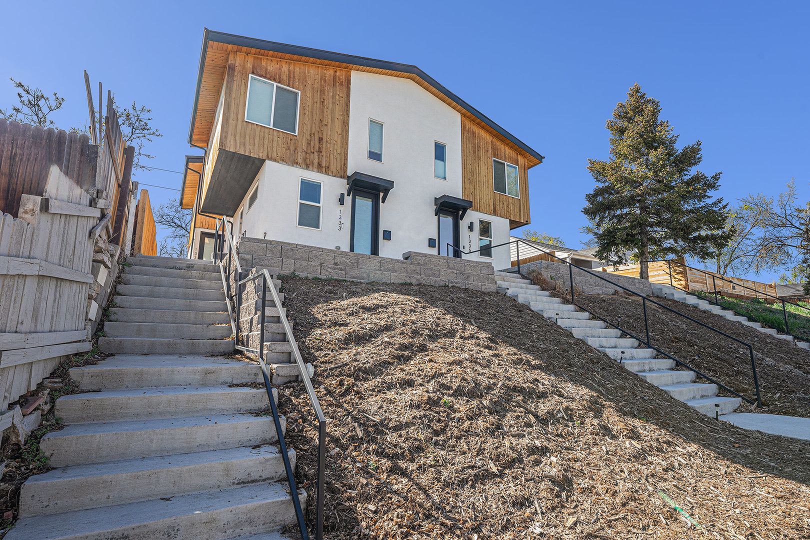 Modern Townhouse in Prime Location Near Sloan's Lake – photo 1