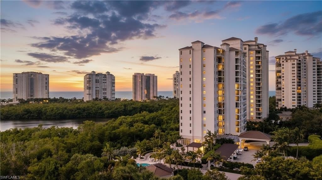 8990 Bay Colony Dr – photo 1