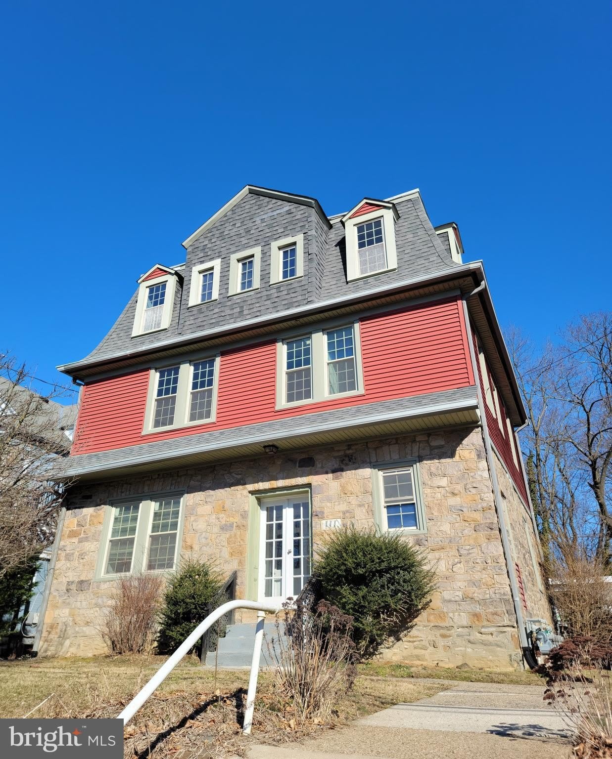 111 IONA Avenue – photo 1 of 14