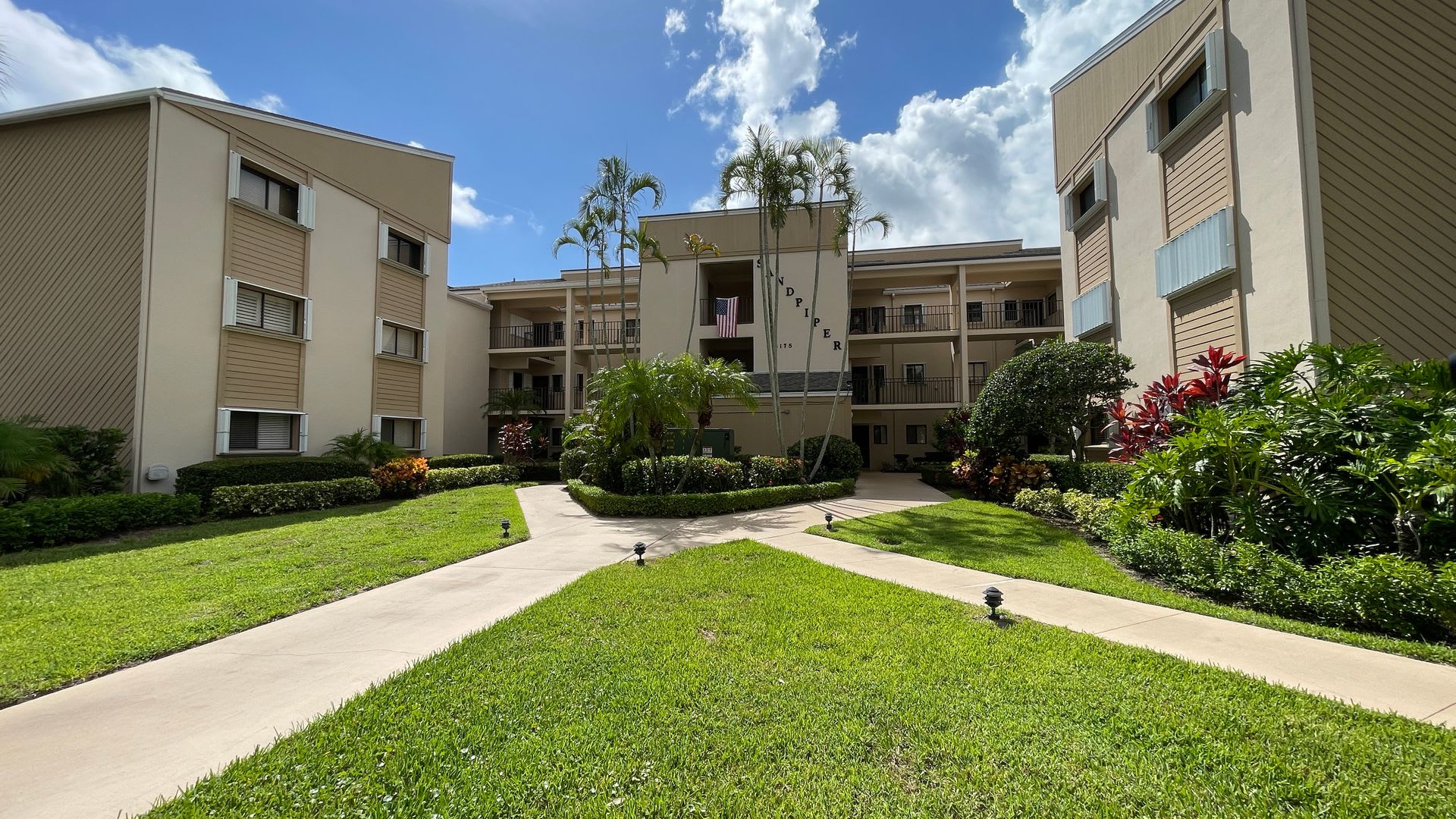 2 Br Condo W Community Pool Monthly Rental Available Jan 2026 Mar 31 2026 – photo 1 of 387