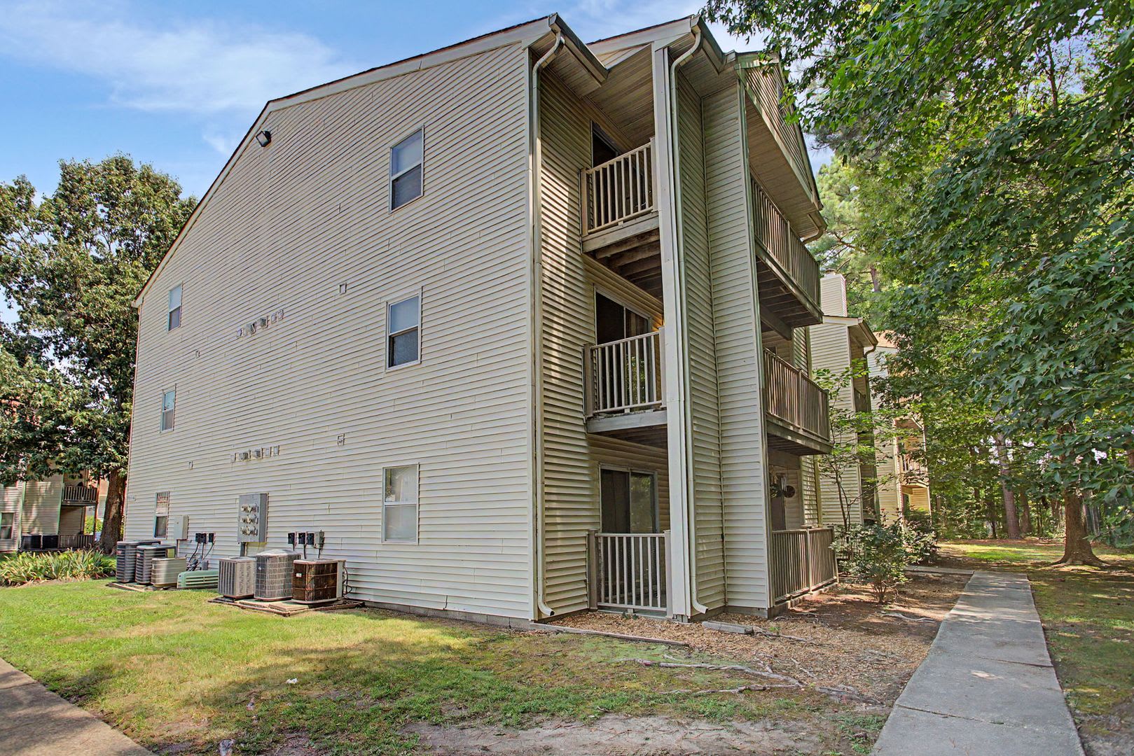 540 Pineland Circle Newport News Va 23608 – photo 1