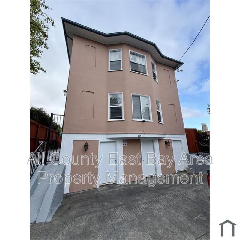 489 55Th St – photo 1