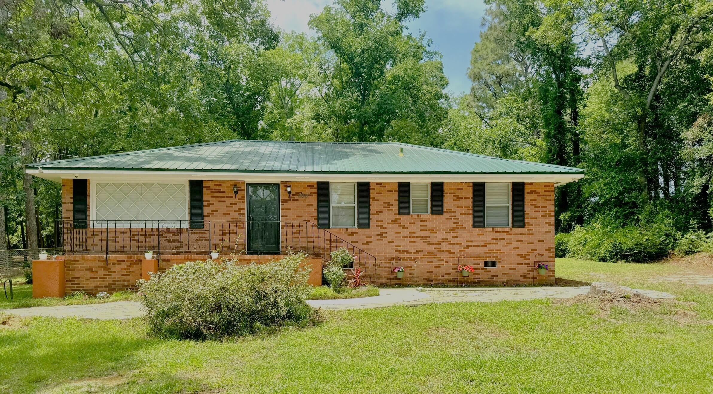 800 Old Whiskey Road S – photo 1 of 31