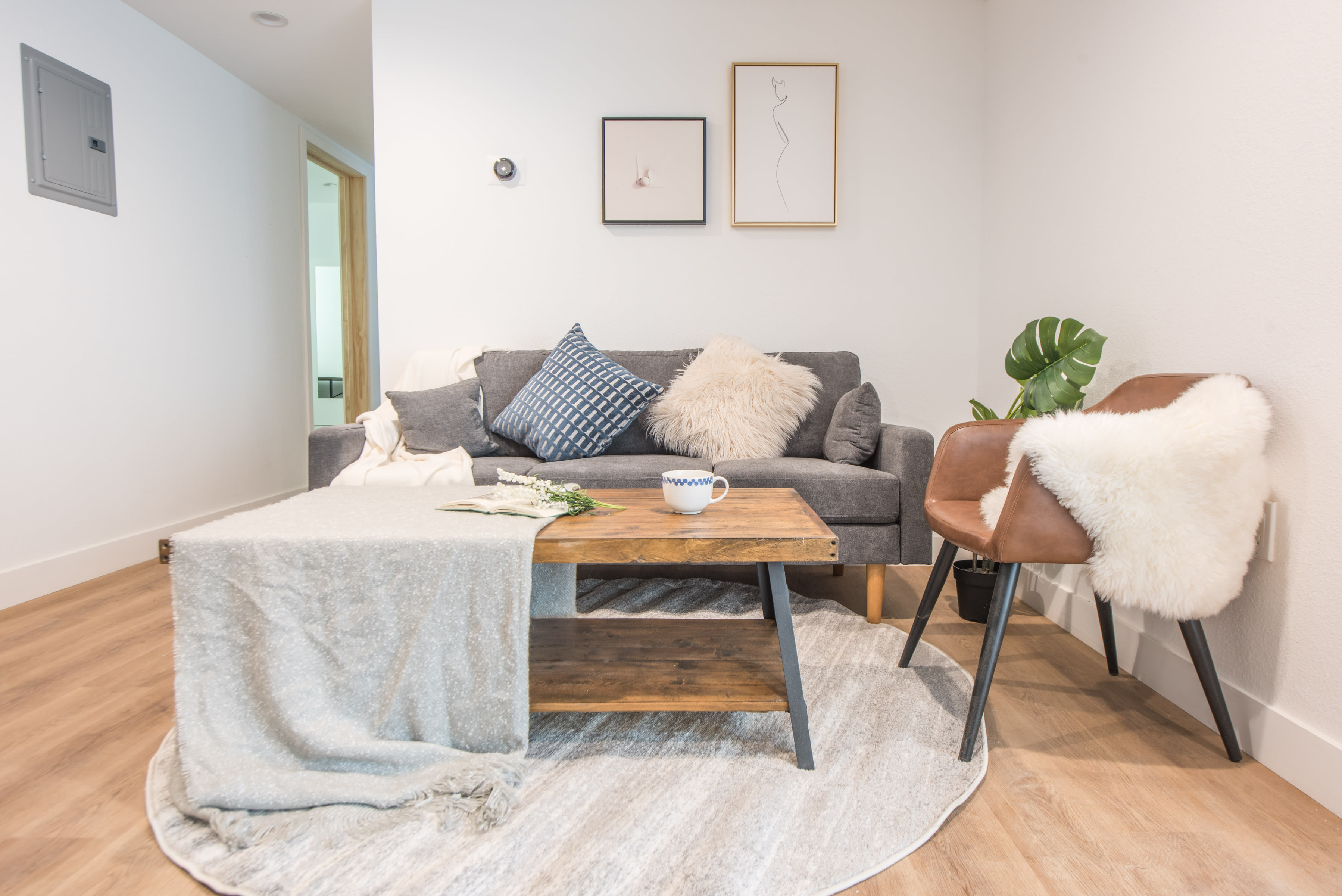 1664 W 37th Street – photo 1
