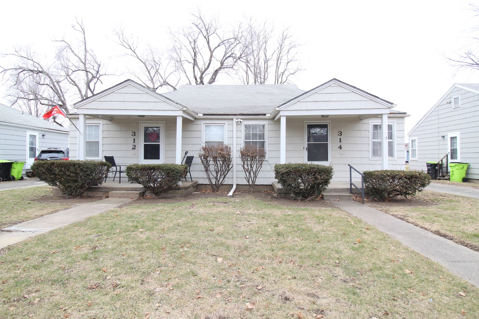 One Bedroom Duplex in North Kansas City – photo 1 of 8