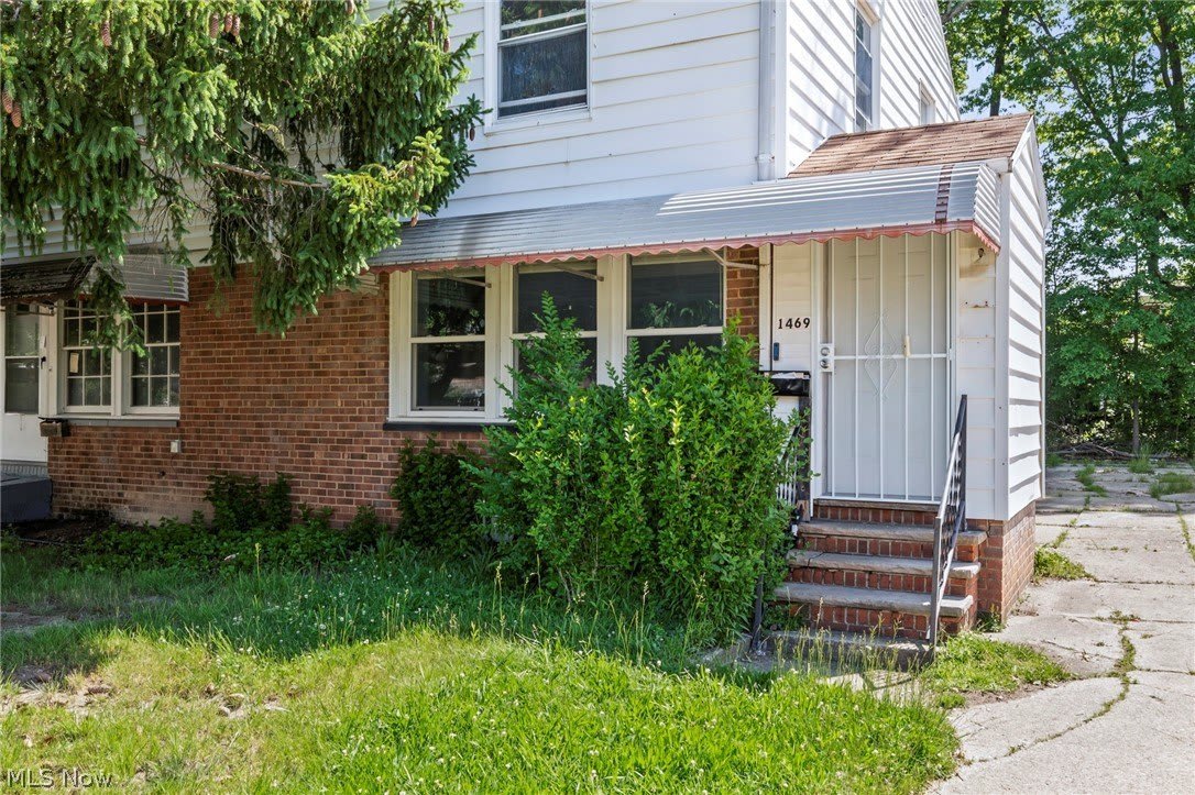 1469 E 250th Street – photo 1