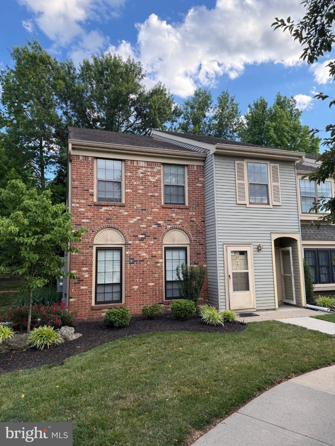 47 WYNDHAM Place – photo 1 of 29