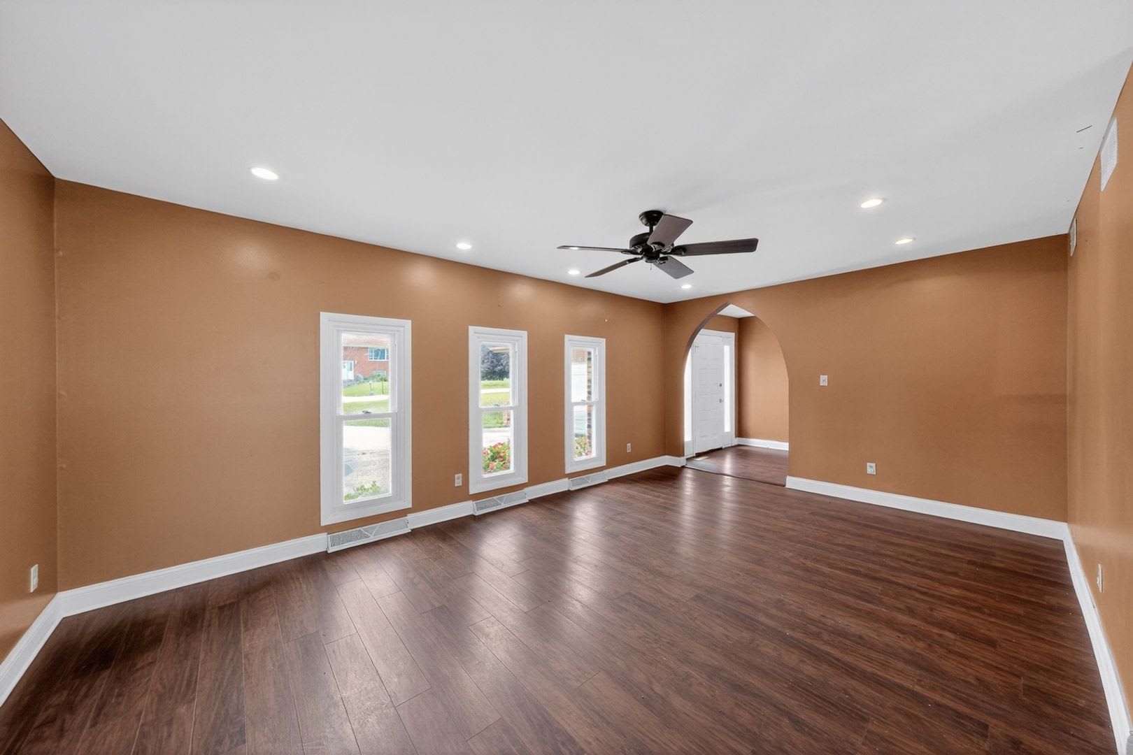 Stunning 4BR House in Crown Point – photo 1 of 40