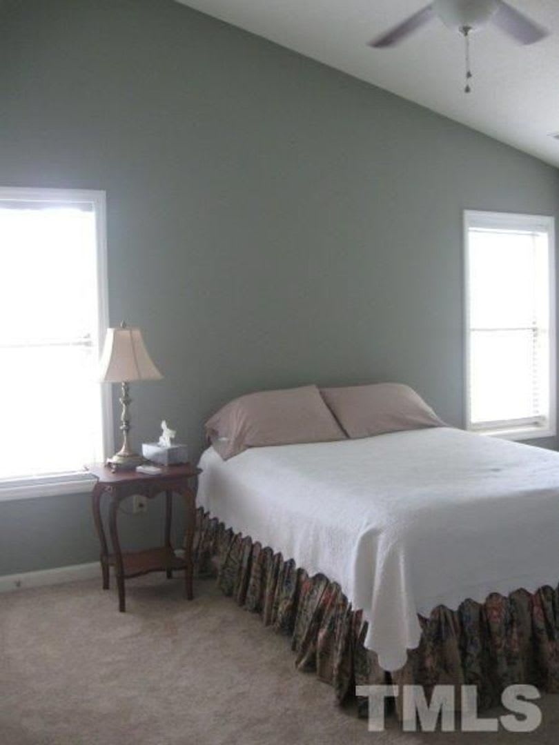 Room in 2 Bedroom Home at Sunpointe Dr – photo 1