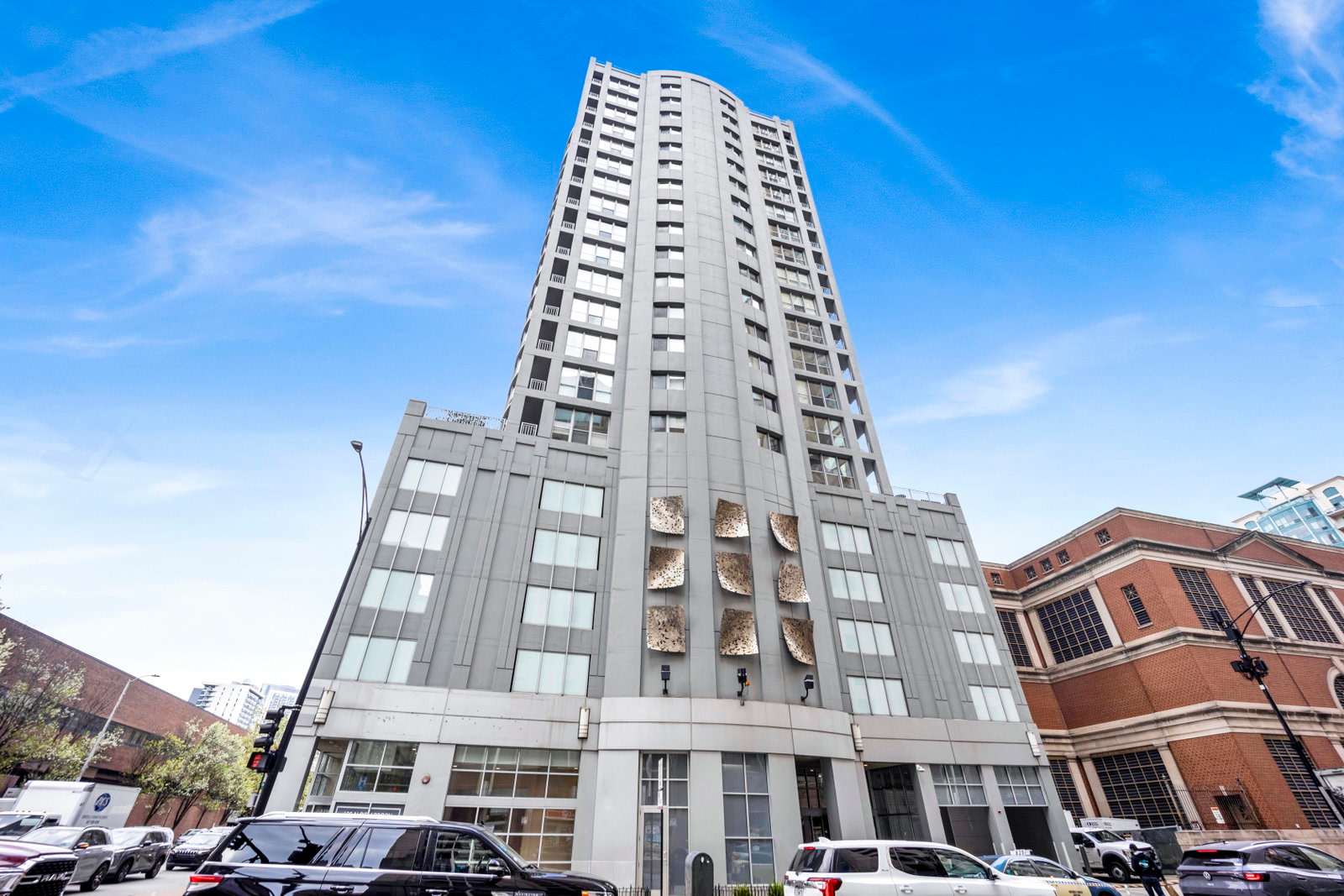 600 North Dearborn Street – photo 1