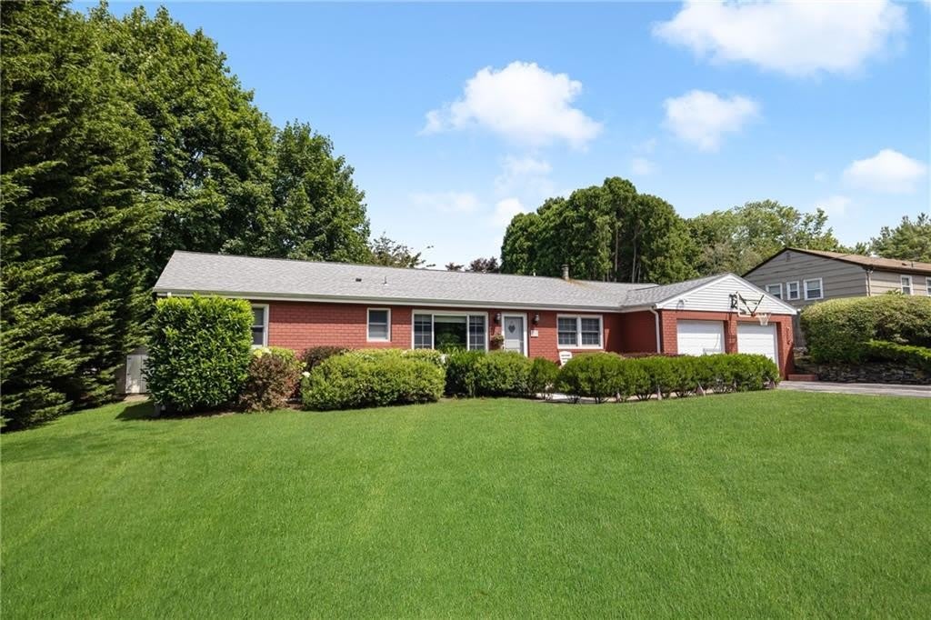288 Green End Avenue – photo 1 of 43