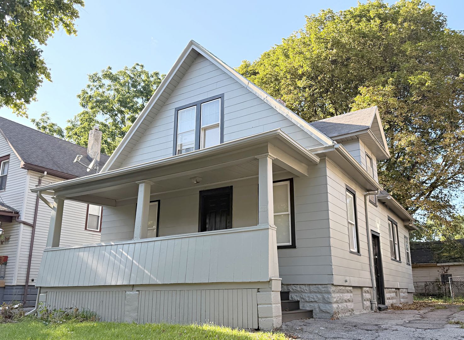 4 bedroom, House – photo 1