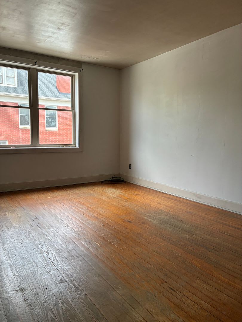One Bedroom One Bath 2Nd Fl Apartment – photo 1 of 4
