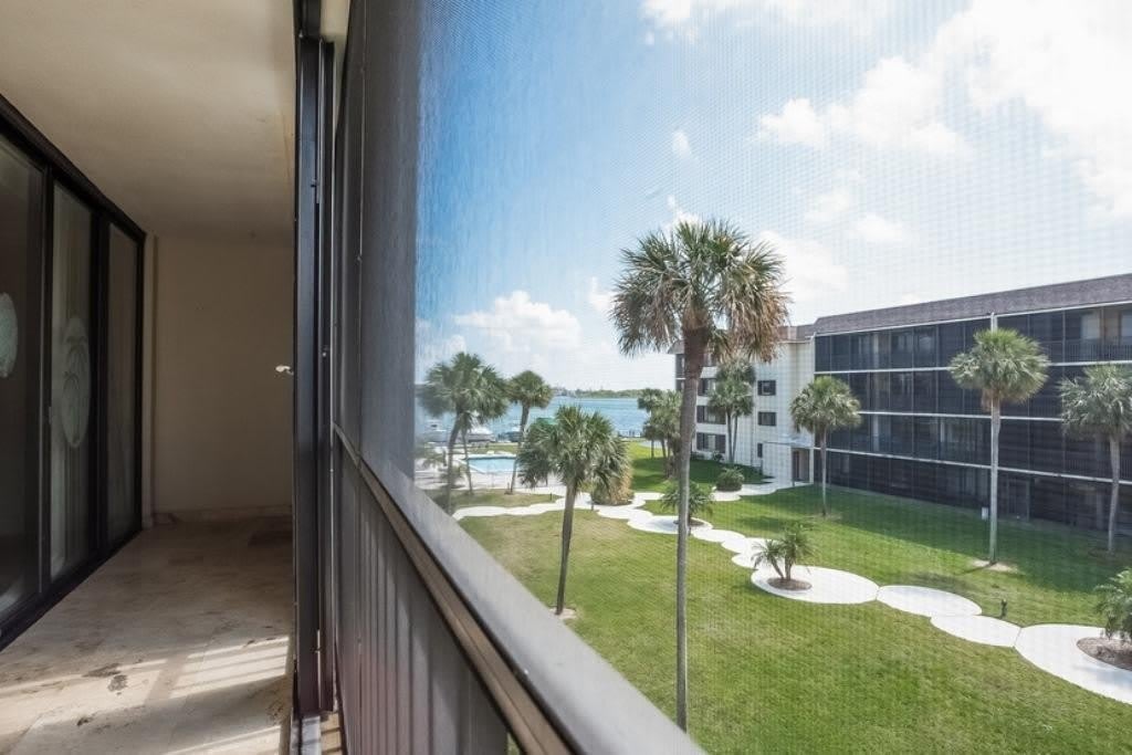 2424 N Federal Highway – photo 1