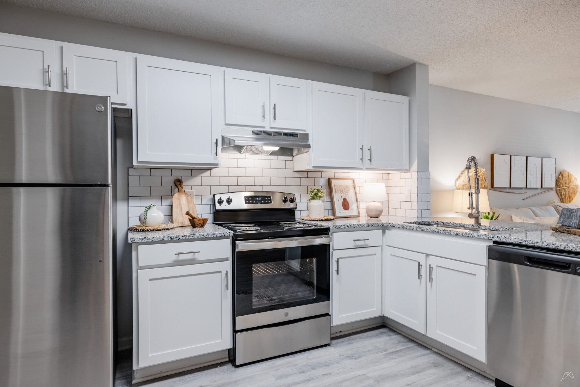 Hawk Ridge Apartments – photo 1