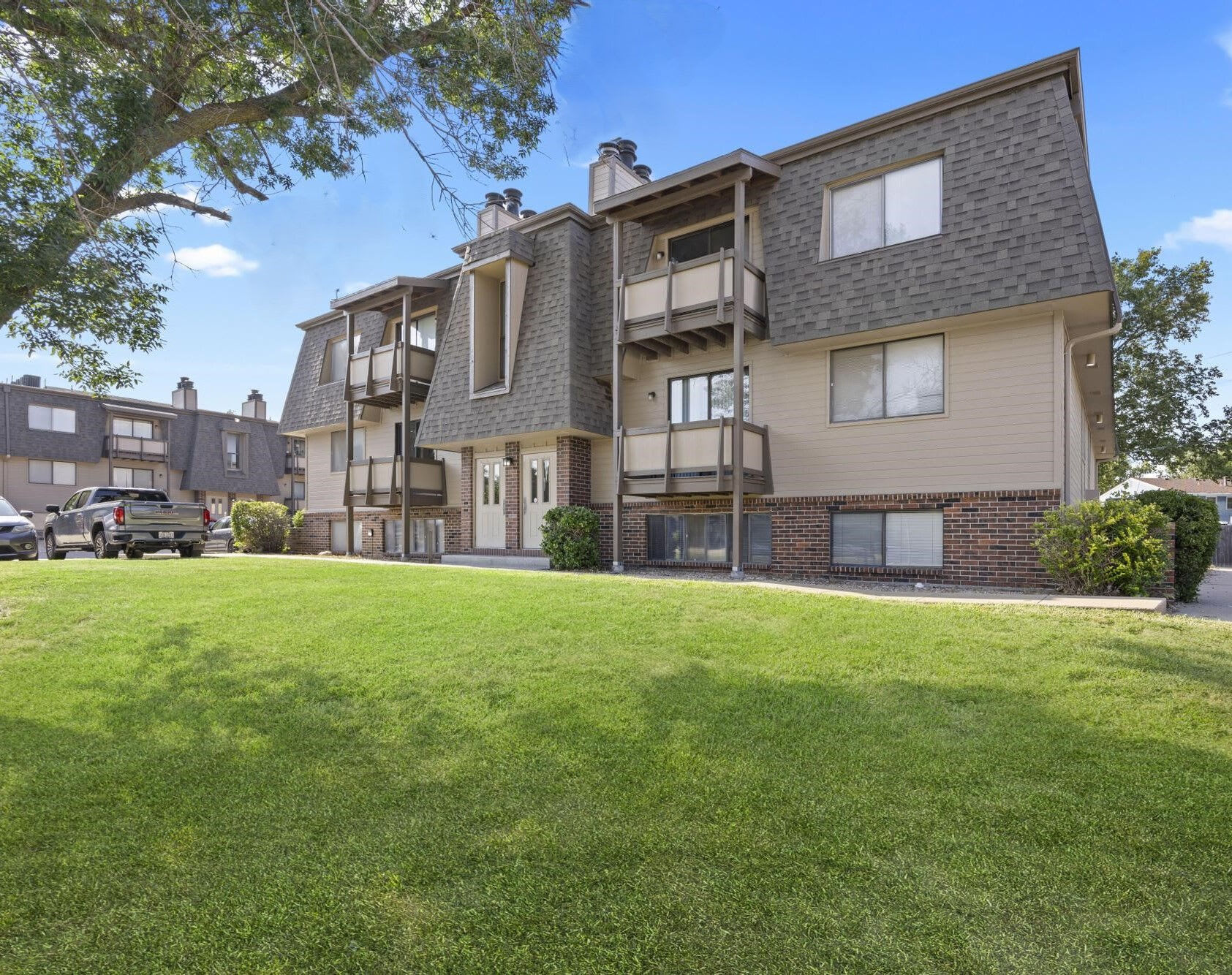 Sandstone Apartments – photo 1 of 19