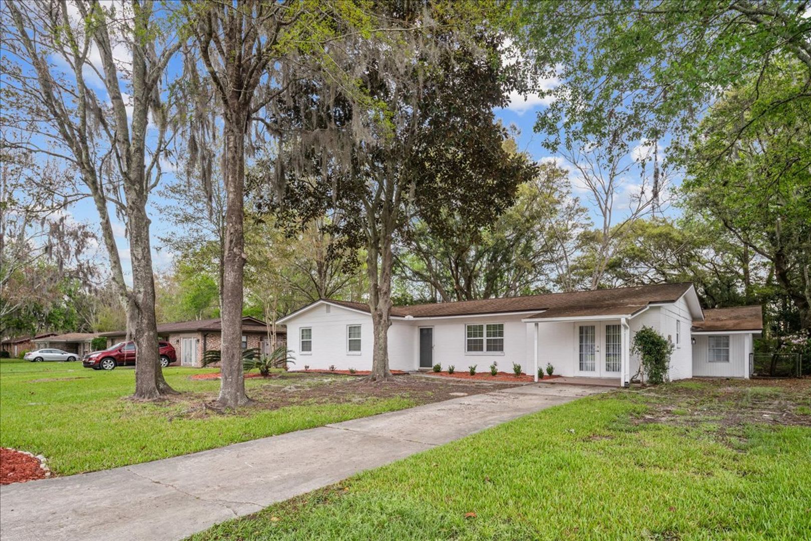 3/2 with 1/1 In Law Suite in Heritage Farms Orange Park South – photo 1