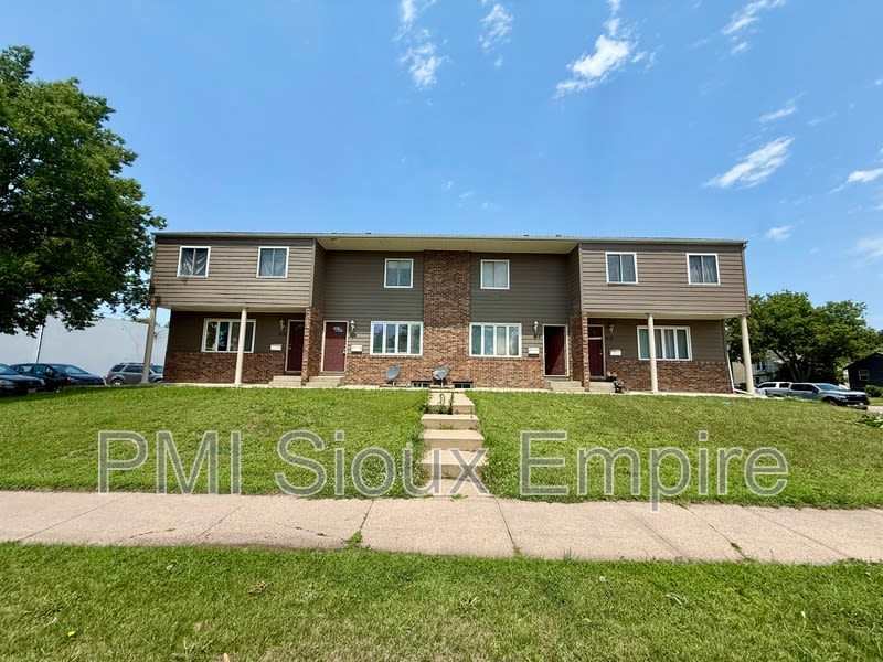 614 E 6th St – photo 1
