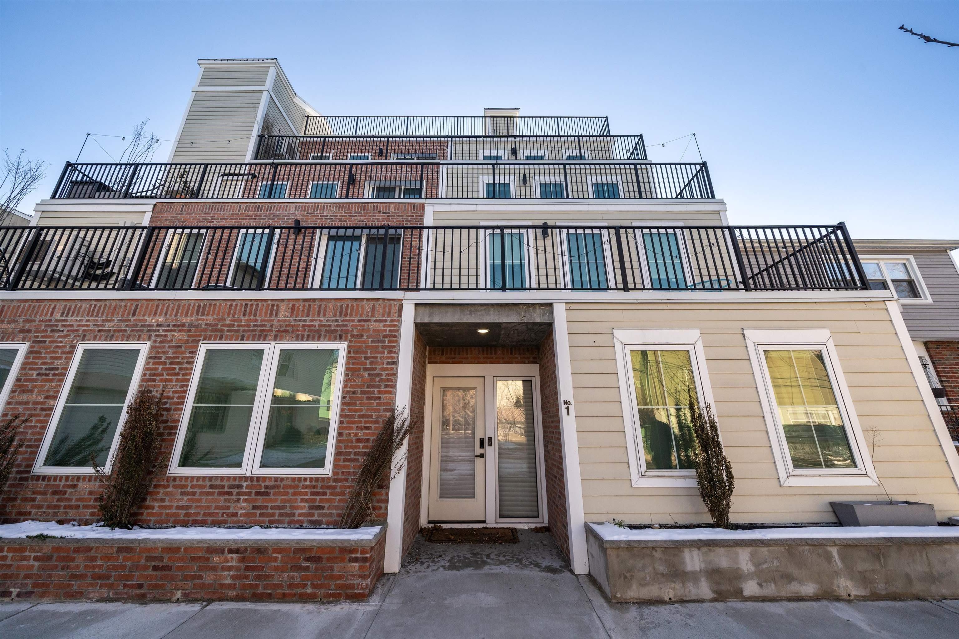 83 WAVERLY ST – photo 1