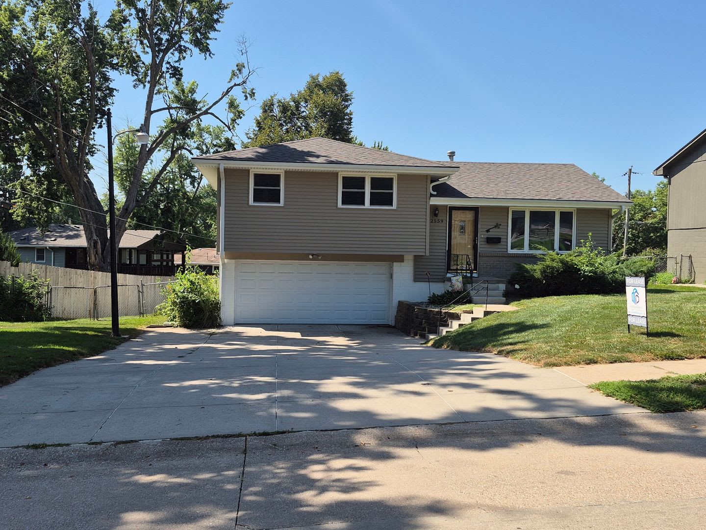 Freshly Updated 3 Bedroom Home For Rent – photo 1