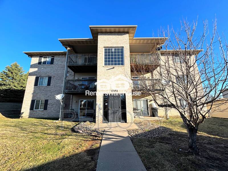 10151 Sutton Place – photo 1 of 12